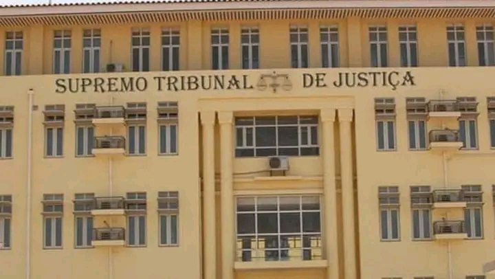 Sociedade civil denuncia o confisco da vontade popular