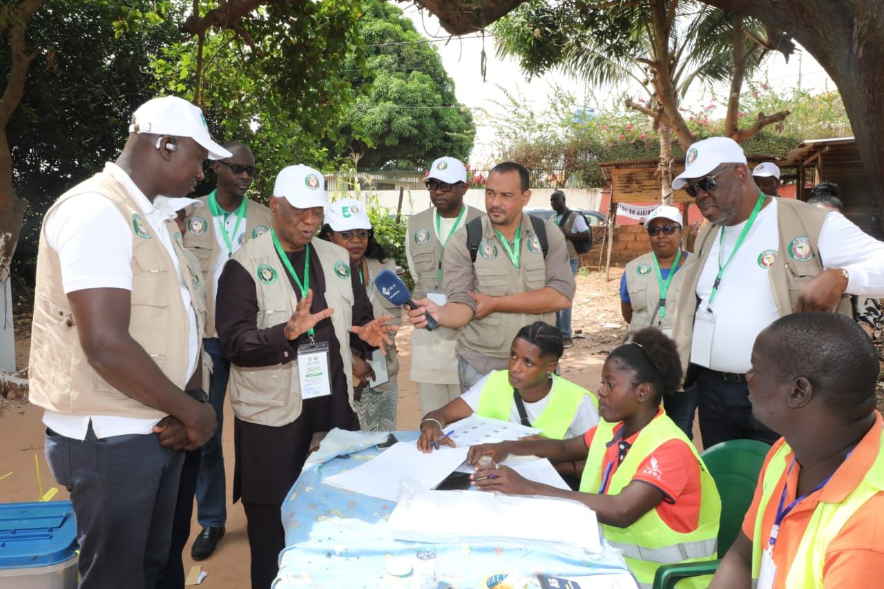 Observadores de CEDEAO registam votação calma e transparente