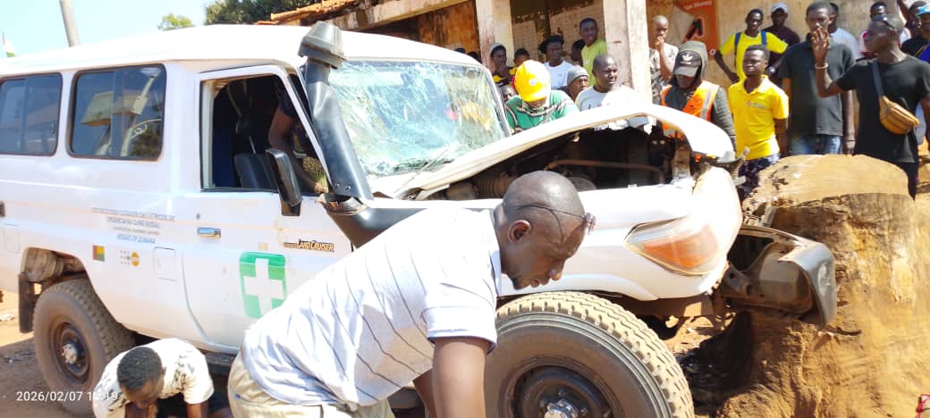 Empada: Ambulância acidenta-se no transporte de bebidas alcoólicas