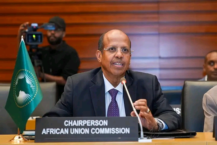 Francofonia e UA  firmam diálogo permanente sobre paz