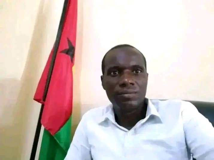 Colônia com bandeira: A mendicidade dos governantes e o fracasso da consciência africana